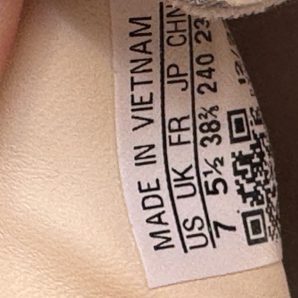 Sz 7 ADIDAS SAMBA Cream, tan and White Sneakers - Picture 7 of 7